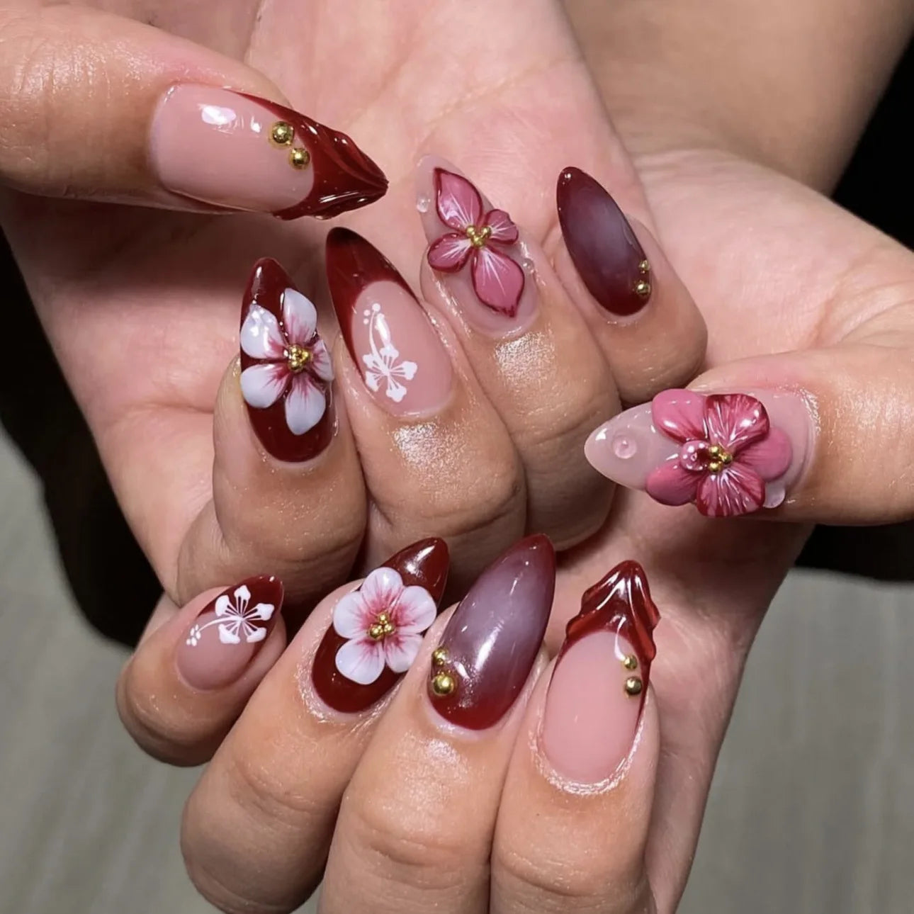 24pcs Long Almond Press on Nails False Nails with Golden Decoration Wearable Stick-on Nails Fake Nail Uñas Накладные Ногти 네일팁