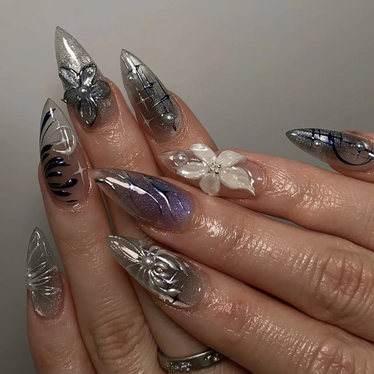 24Pcs Black Y2k Long False Nails with Almond Head Design Cat's Eye Silver Stripe Pattern Press on Fake Nails Wearable Nail Tips