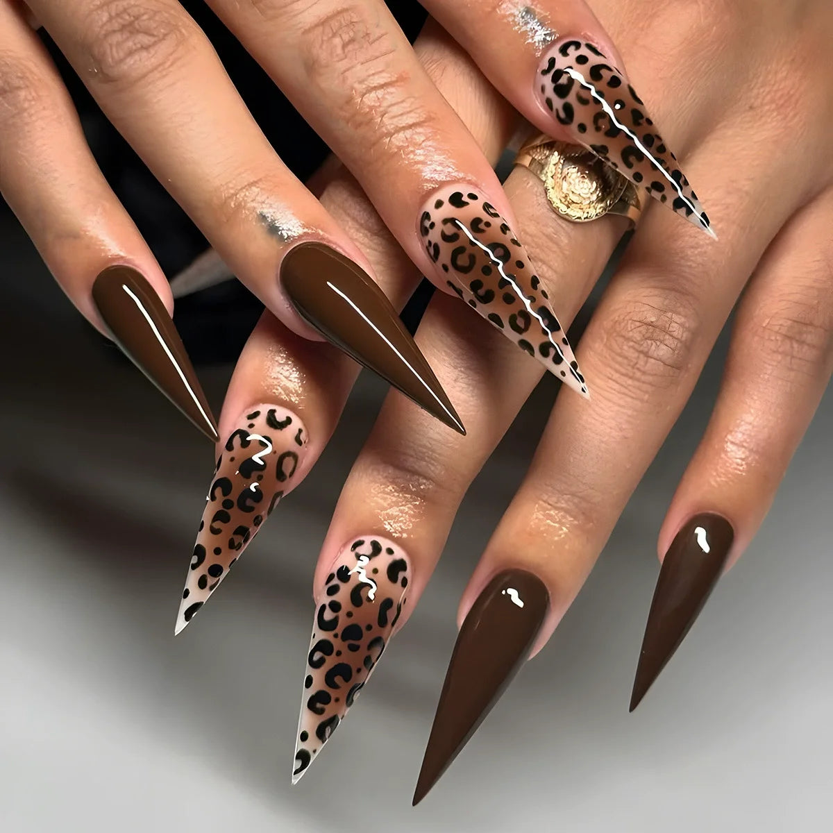 24pcs Long Stilleto Press on Fake Nail Leopard Print Design False Nails with Golden Foil Wearable French Full Cover Nail Art Tip