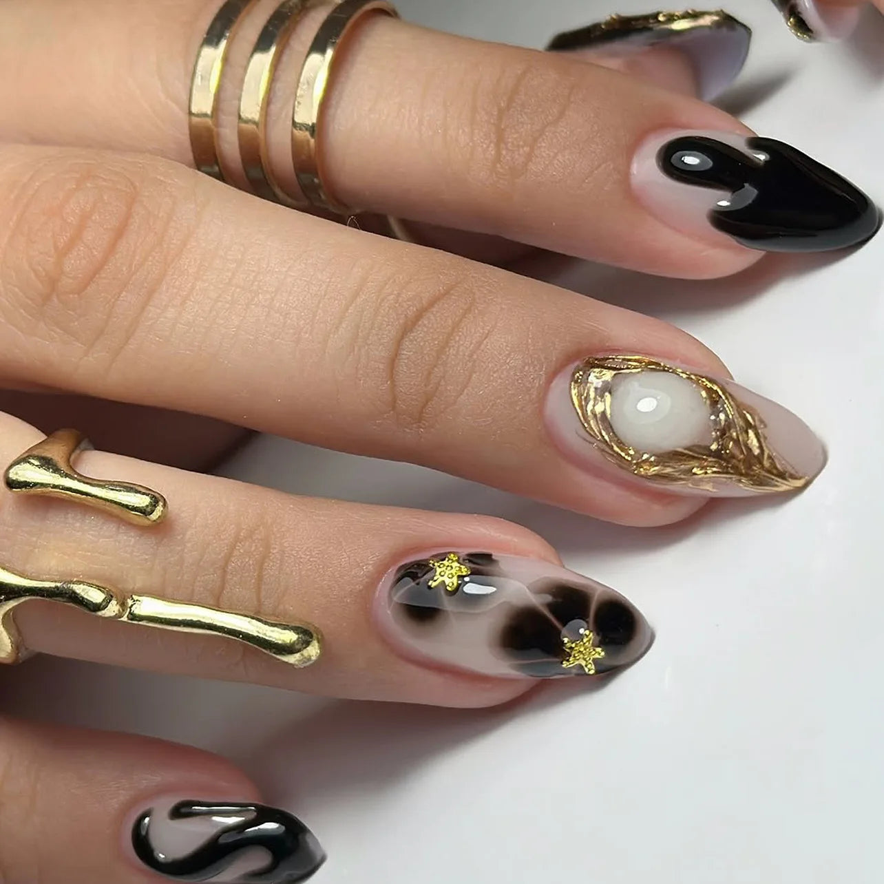 24pcs Women'S Nail Set Burgundy Almond Shape Medium Length Solid Color with Floral Golden Dust Design Fake Nails for Women/Girls