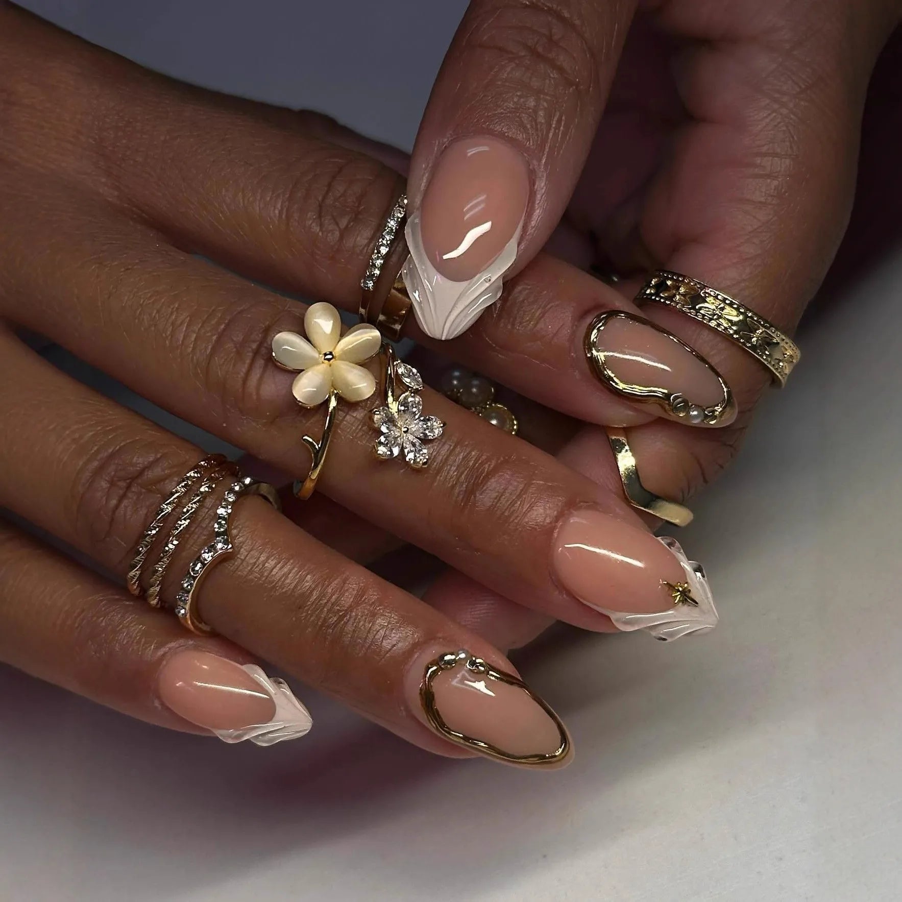 24pcs Long Almond Press on Nails False Nails with Golden Decoration Wearable Stick-on Nails Fake Nail Uñas Накладные Ногти 네일팁