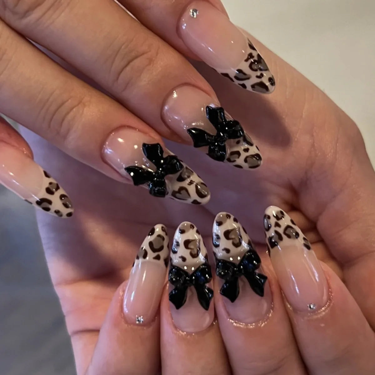 24pcs Long Almond Press on Nails False Nails with Golden Decoration Wearable Stick-on Nails Fake Nail Uñas Накладные Ногти 네일팁
