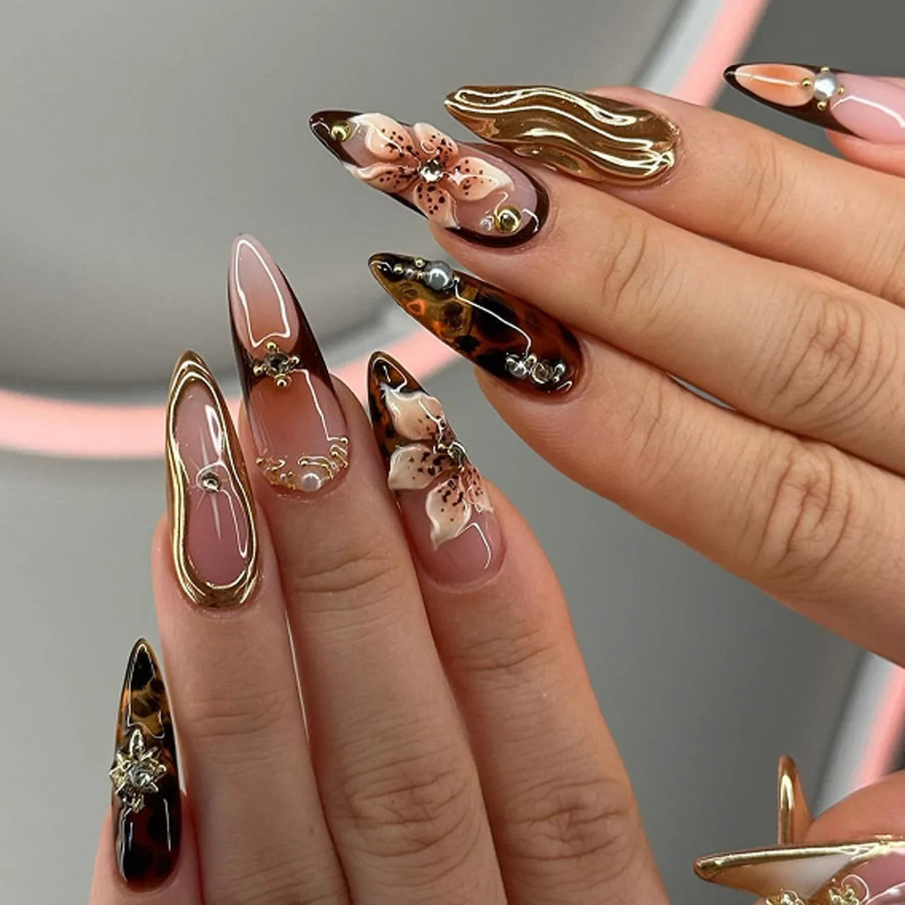 24pcs Long Almond Press on Nails False Nails with Golden Decoration Wearable Stick-on Nails Fake Nail Uñas Накладные Ногти 네일팁