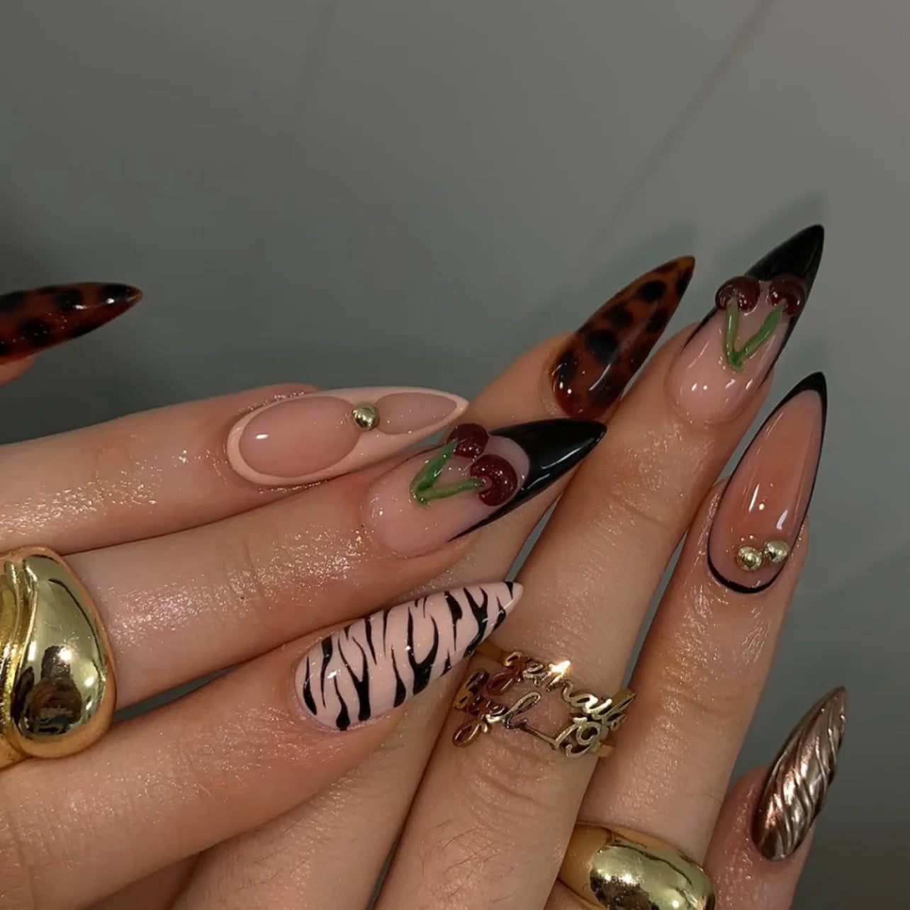 24pcs Long Stilleto Press on Fake Nail Leopard Print Design False Nails with Golden Foil Wearable French Full Cover Nail Art Tip